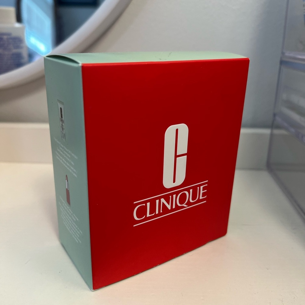 Clinique 4 Piece Gift Set - new in box